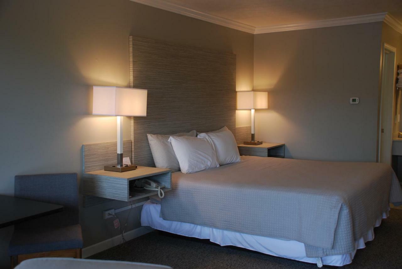 Berlin Village Inn ภายนอก รูปภาพ